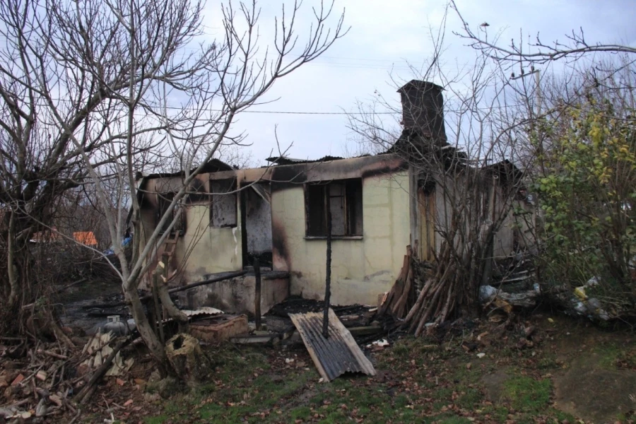 Tek katlı ev alev alev yandı 1 kişi öldü