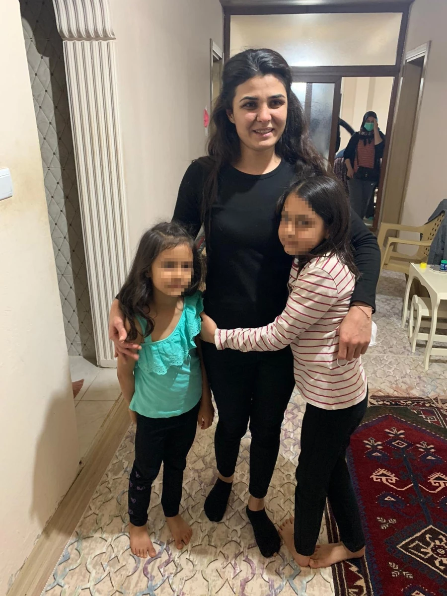 Melek İpek, zor günleri unutmak için kızlarıyla tatile çıktı