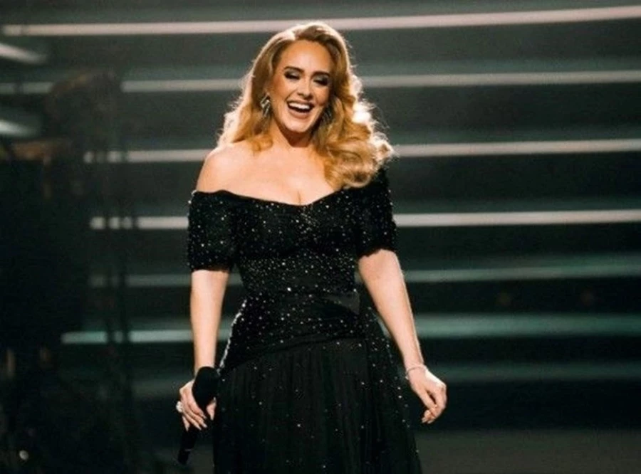 Şarkıcı Adele, hayranlarına kötü haberi verdi