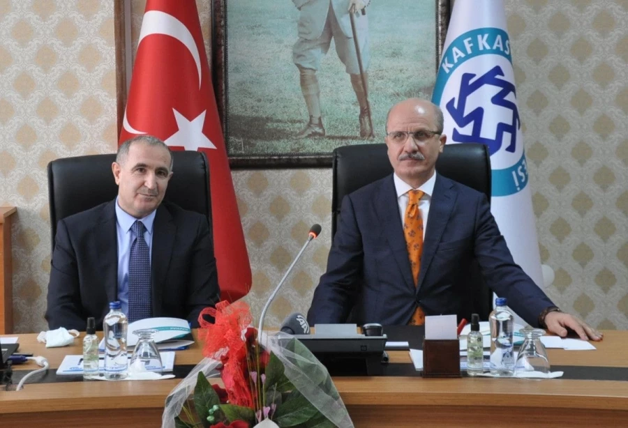 YÖK Başkanı Erol Özvar: Salgınla ilgili kararı üniversiteler verecek