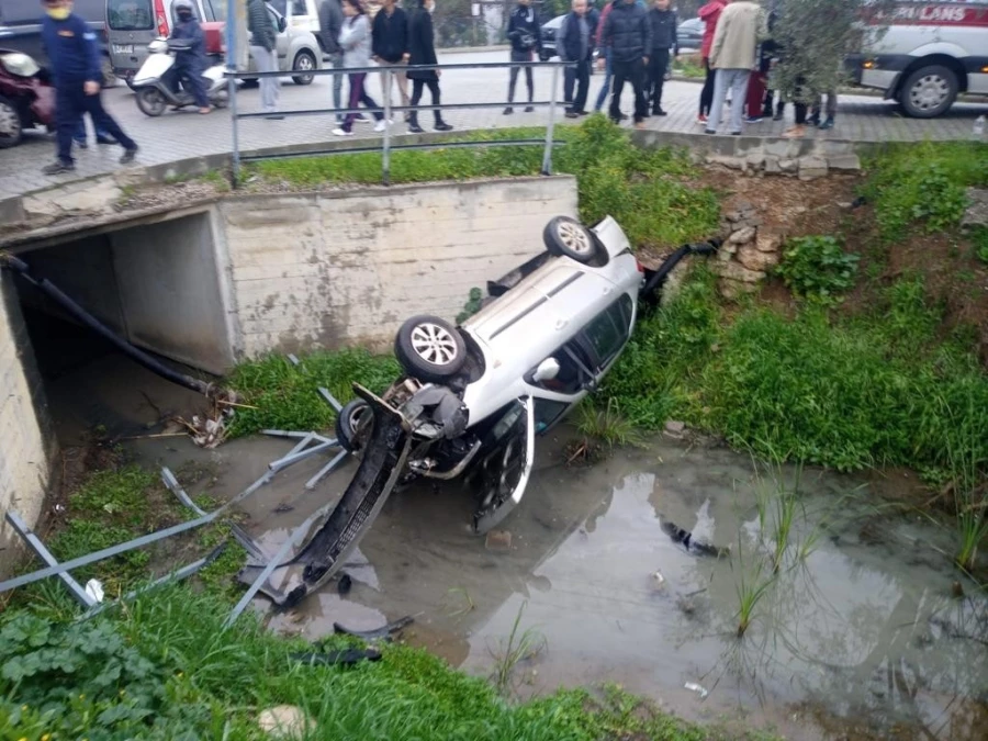 Fethiye’de otomobil su kanalına devrildi: 2 yaralı   