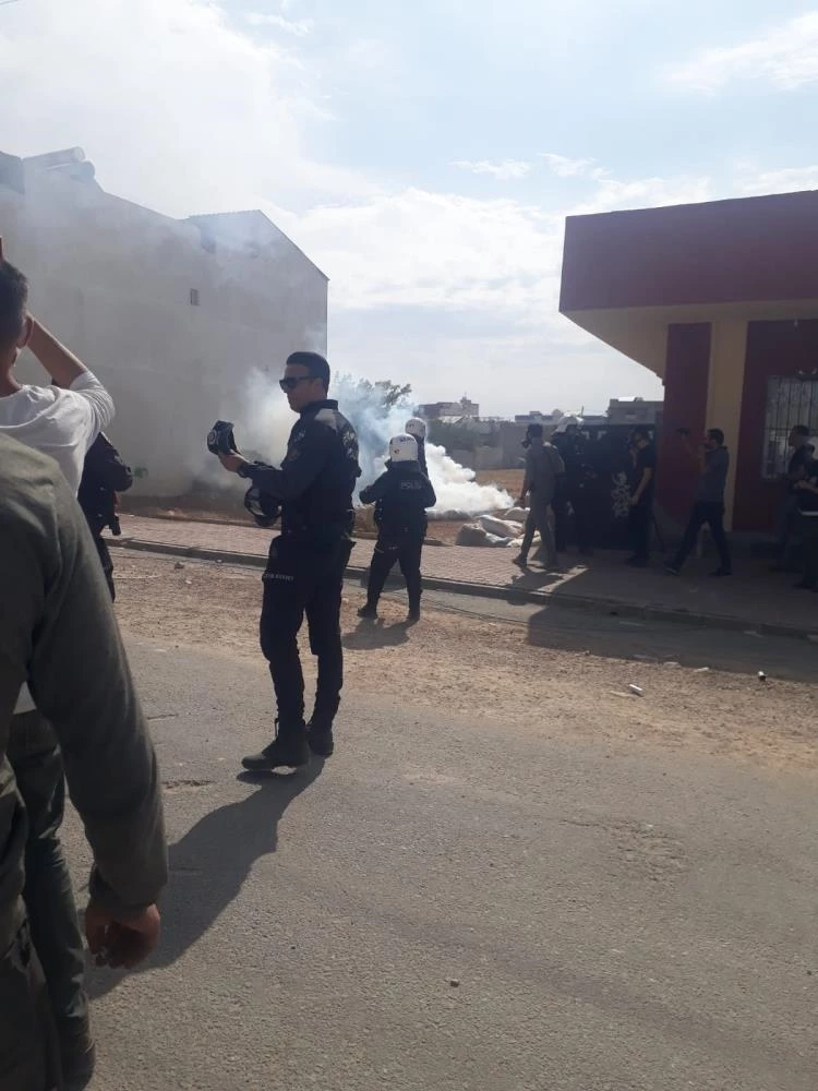 Mardin’de Tedaş ekiplerine saldırı: Köylüler aracı ateşe verdi   