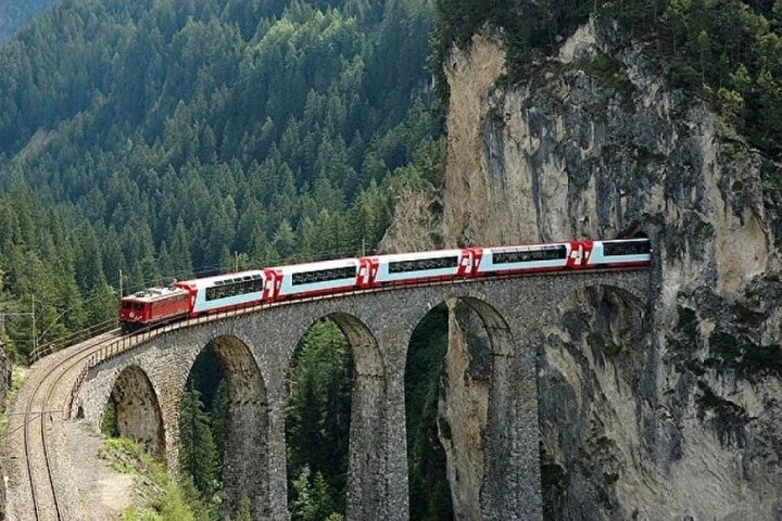 Dünyanın en uzun yolcu treni ilk seferini yaptı