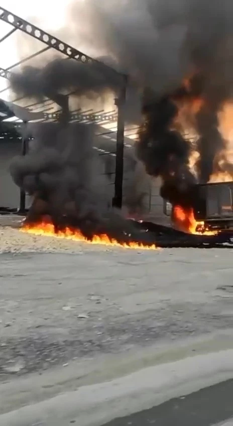 Bursa’da tutuşan ambalajlardan bir kamyon alev alev yandı   