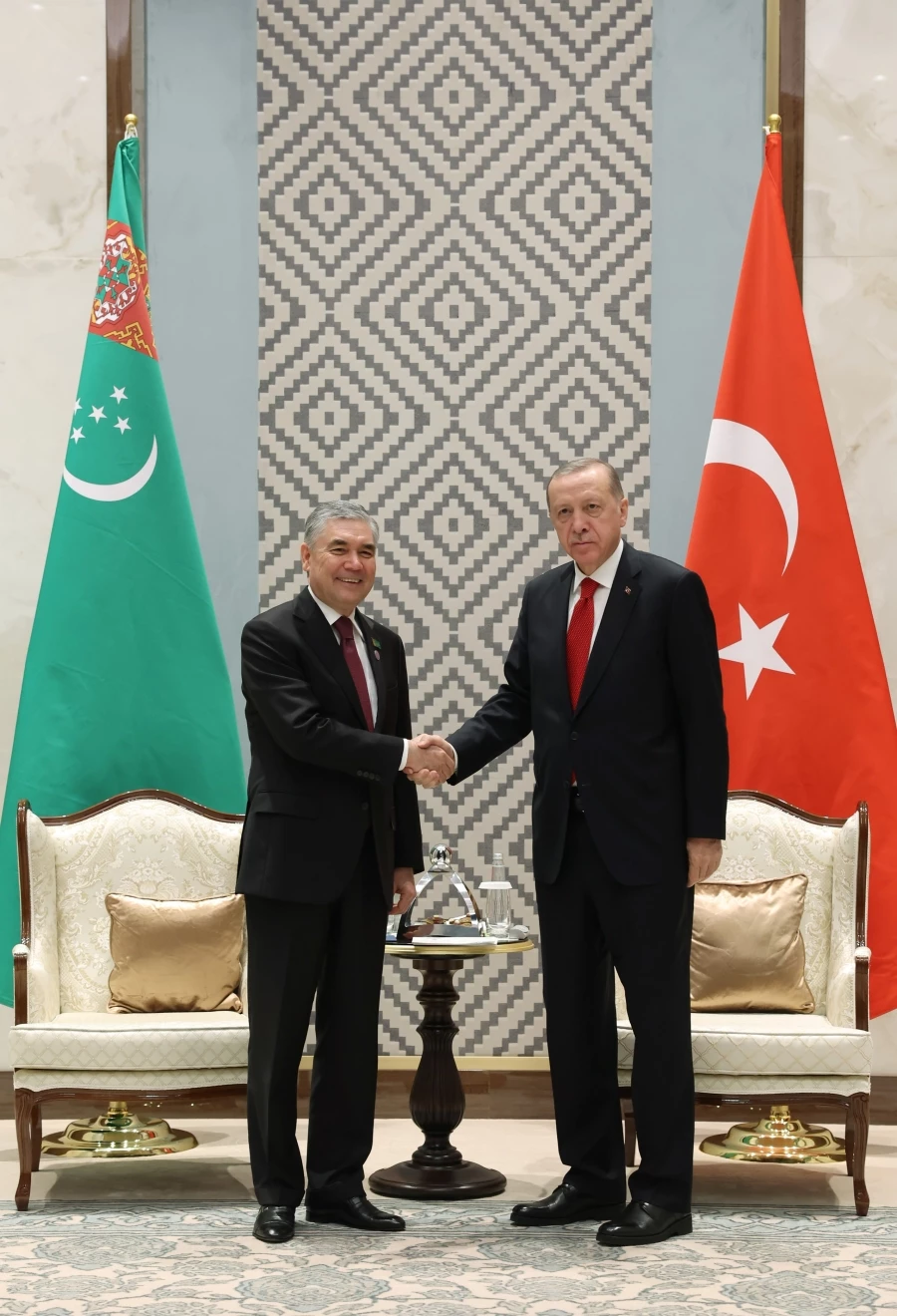 Cumhurbaşkanı Erdoğan, Türkmenistan eski Cumhurbaşkanı Berdimuhammedov ile görüştü   