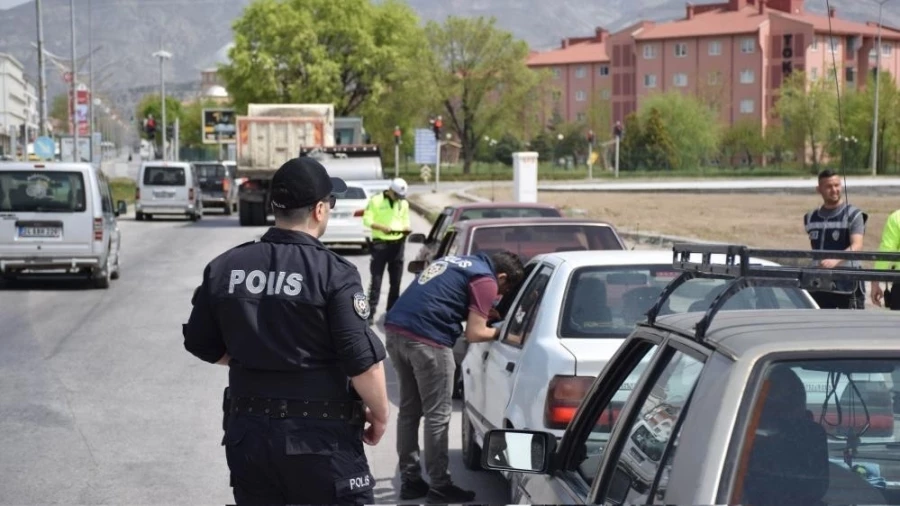  Erzincan’da ekim ayında 87 kaçak göçmen ve çeşitli suçlardan aranan 33 kişi yakalandı