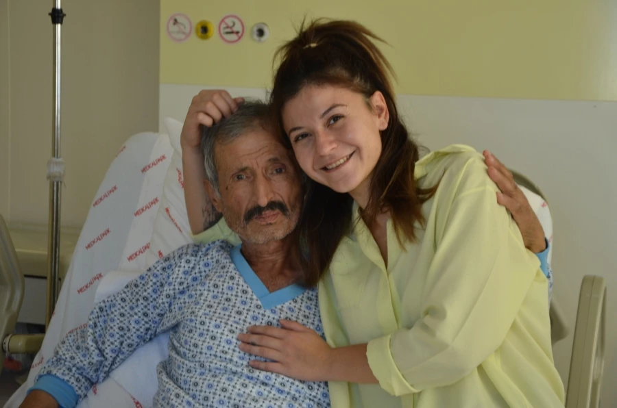 71 yaşındaki dedesine karaciğerini bağışladı