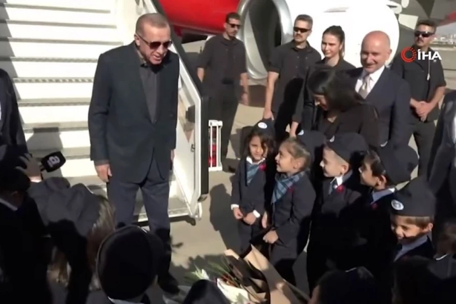 Cumhurbaşkanı Erdoğan’ın minik kondüktörlerle sohbeti gülümsetti   