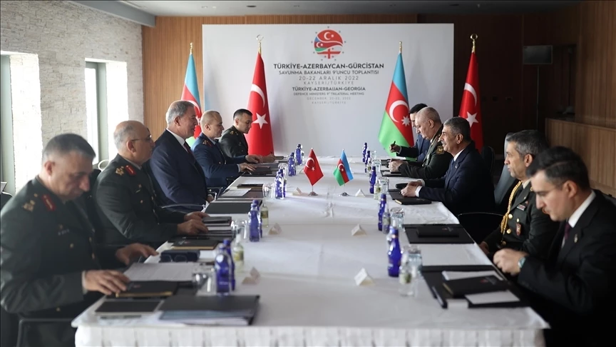 Türkiye-Gürcistan-Azerbaycan savunma bakanları üçlü görüşmede bir araya geldi