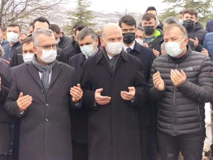 Bakan Soylu, AK Partili Ceylan’ın babasının cenazesine katıldı 