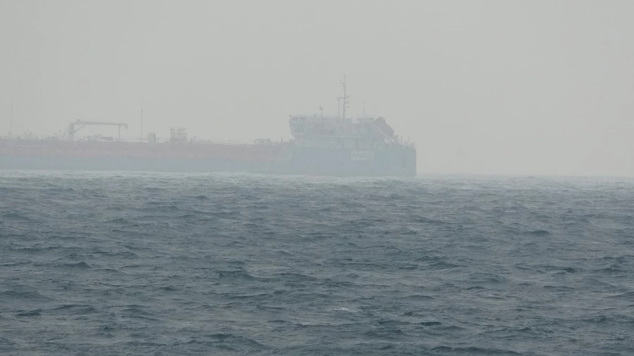 Fırtınadan etkilenen gemiler Sinop limanına sığındı   