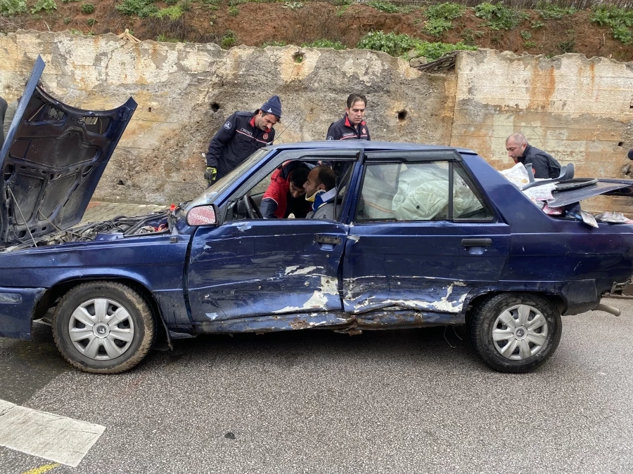 Sancaktepe’de iki aracın çarpıştı: 1 yaralı