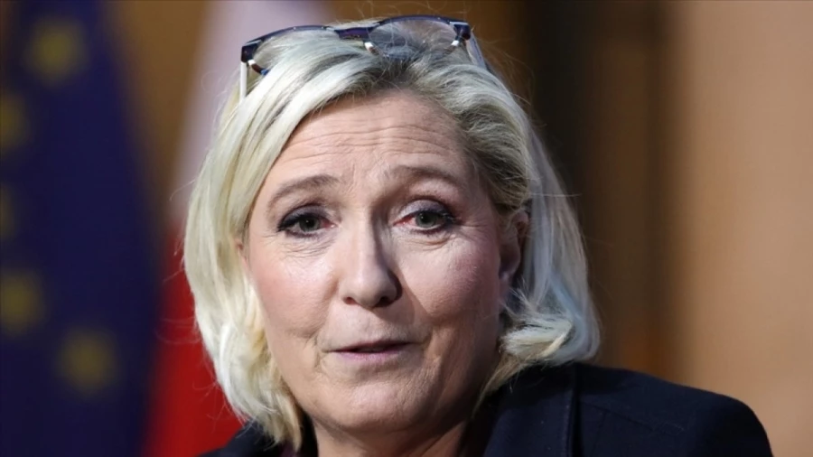 Fransız aday Le Pen skandal açıklamasını tekrarladı! Başörtüsü sokakta yasaklanmalı
