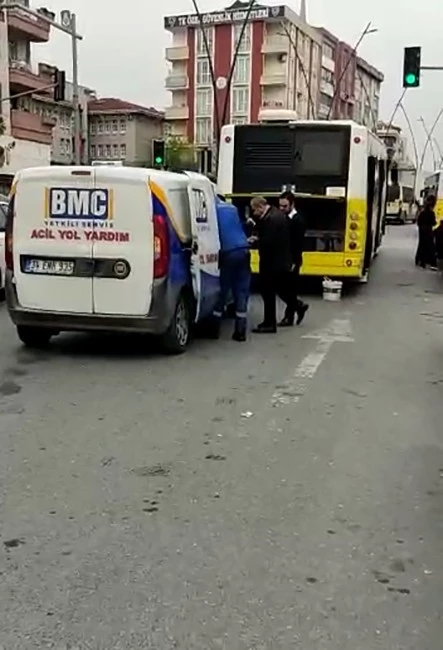 Gaziosmanpaşa’da İETT otobüsü arıza yaptı, trafik durma noktasına geldi