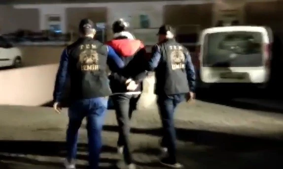 İzmir merkezli FETÖ operasyonunda 16 tutuklama 