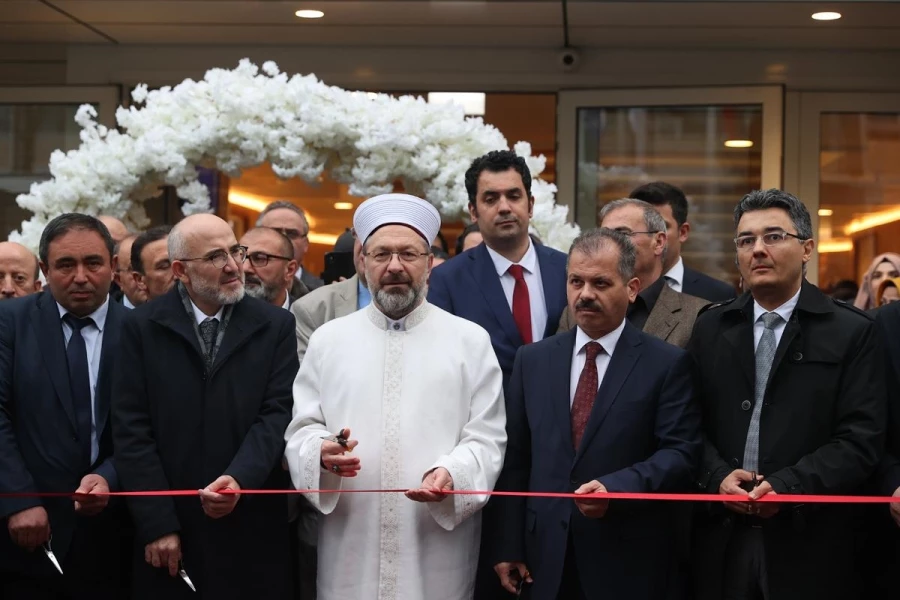 Diyanet İşleri Başkanı Erbaş, Hollanda’da HDV Ahi Evran Camii’nin açılışını yaptı