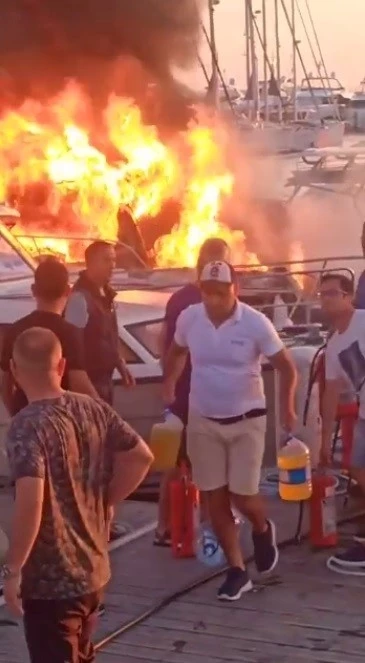 Bodrum’da tekne alev alev yandı   