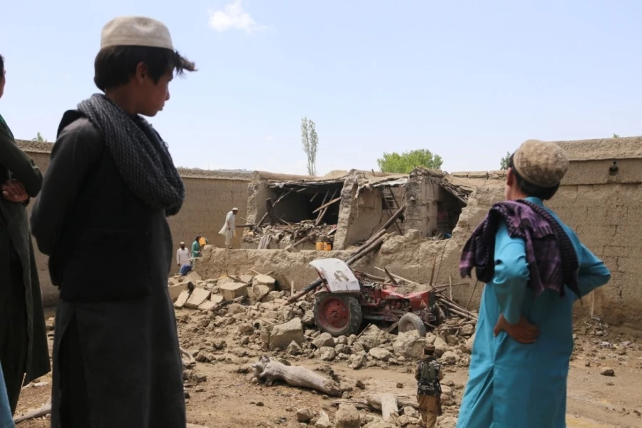 Depremin vurduğu Afganistan