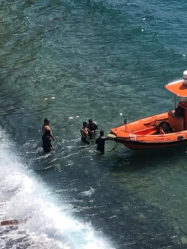 Fethiye’de tekne battı: 6 kişiyi sahil güvenlik ekipleri kurtardı 