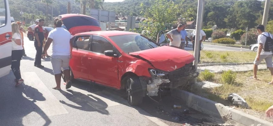 Fethiye’de iki otomobil çarpıştı: 4 yaralı   