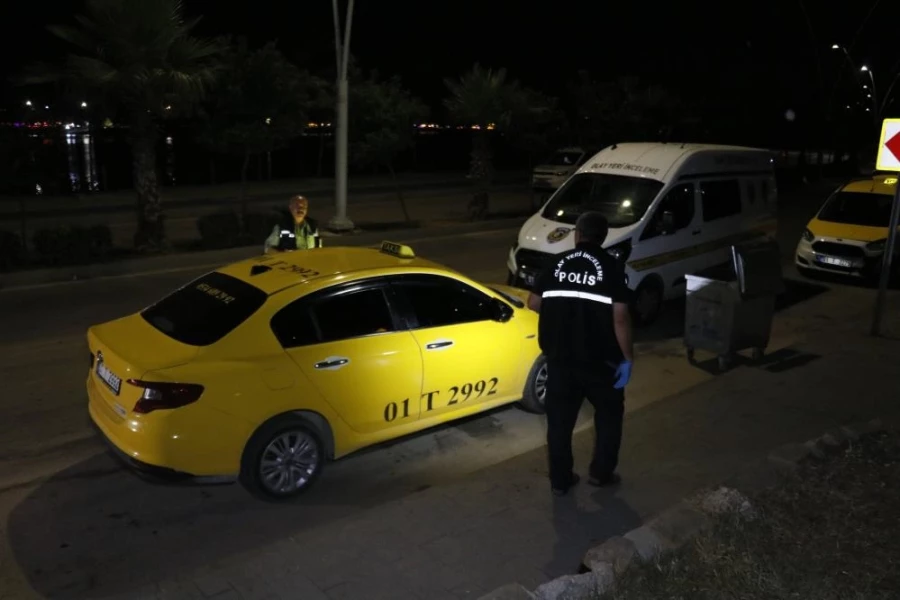 Kavgada bıçaklanan taksi sürücüsü ağır yaralandı   