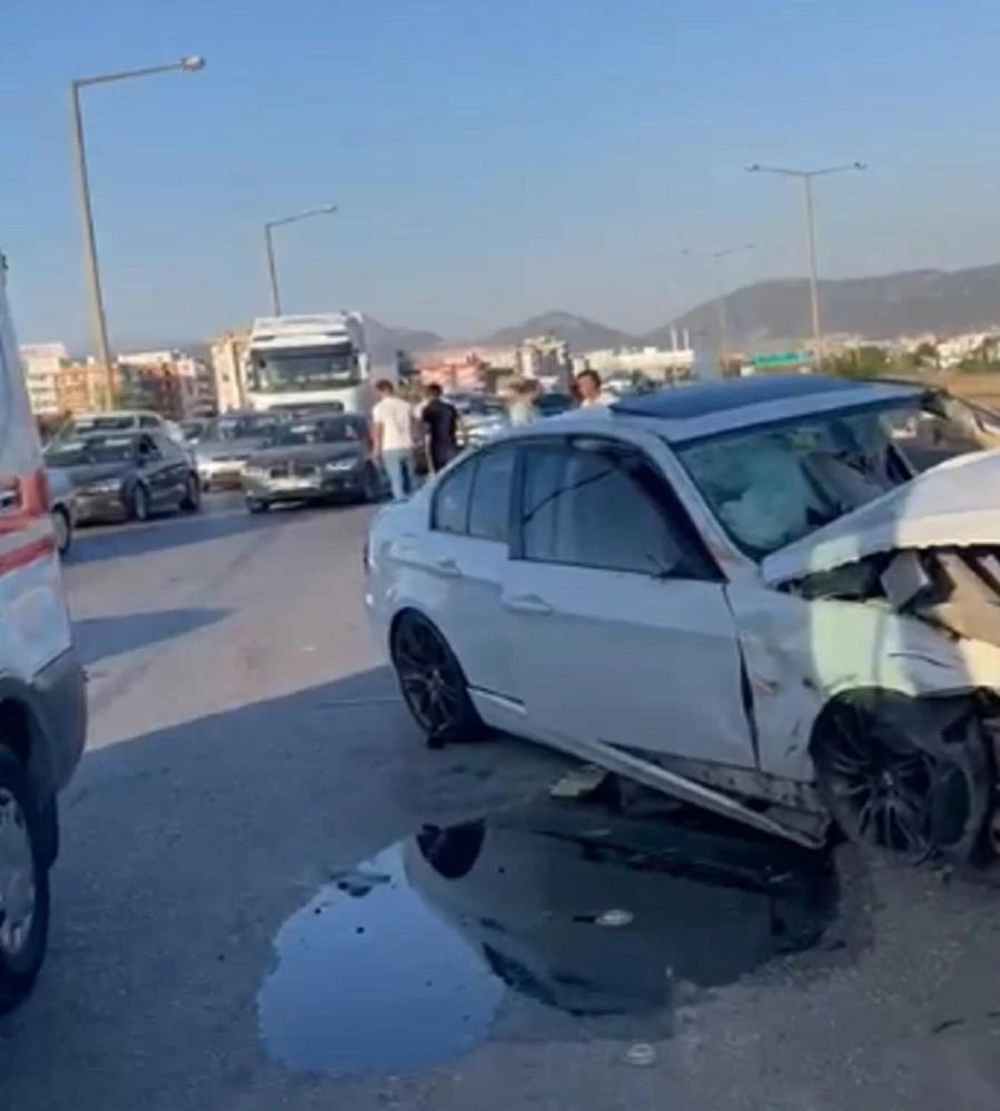 İzmir’de feci kaza: 1 ölü, 2 yaralı 
