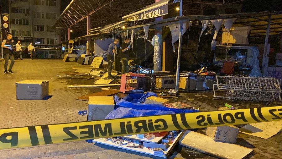  Bakırköy’de kitapçı dükkanı alev alev yandı