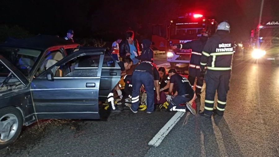 Ticari araç otomobile çarptı: 2 yaralı