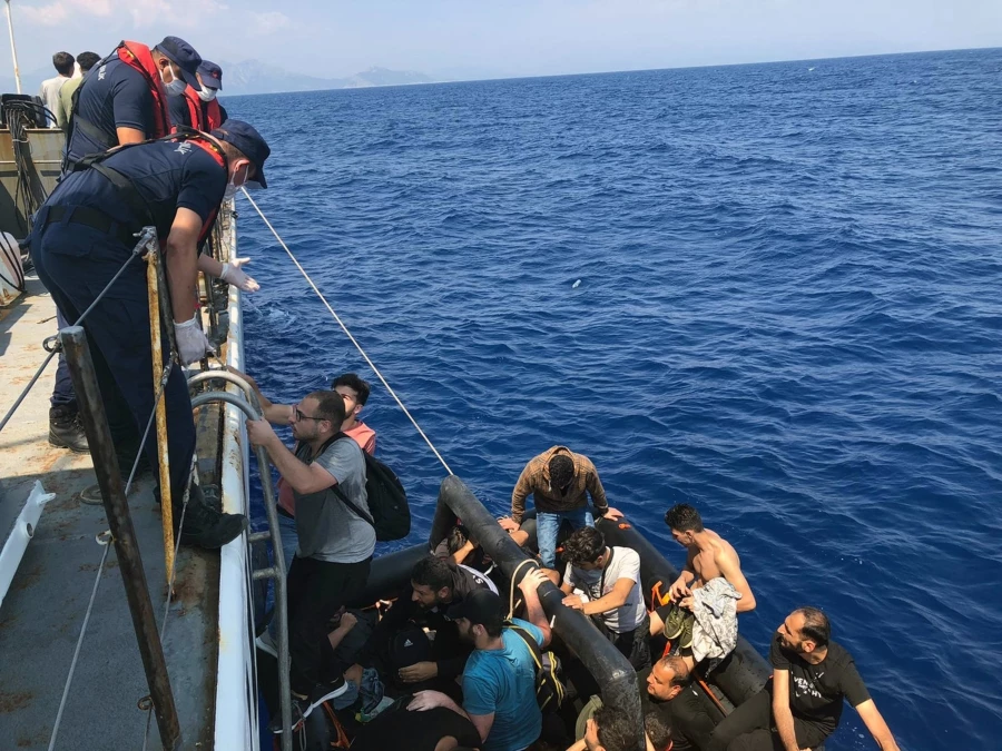 Marmaris’te 44 düzensiz göçmen kurtarıldı 