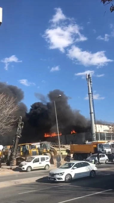 Ankara’da halı fabrikasında çıkan yangın paniğe sebep oldu