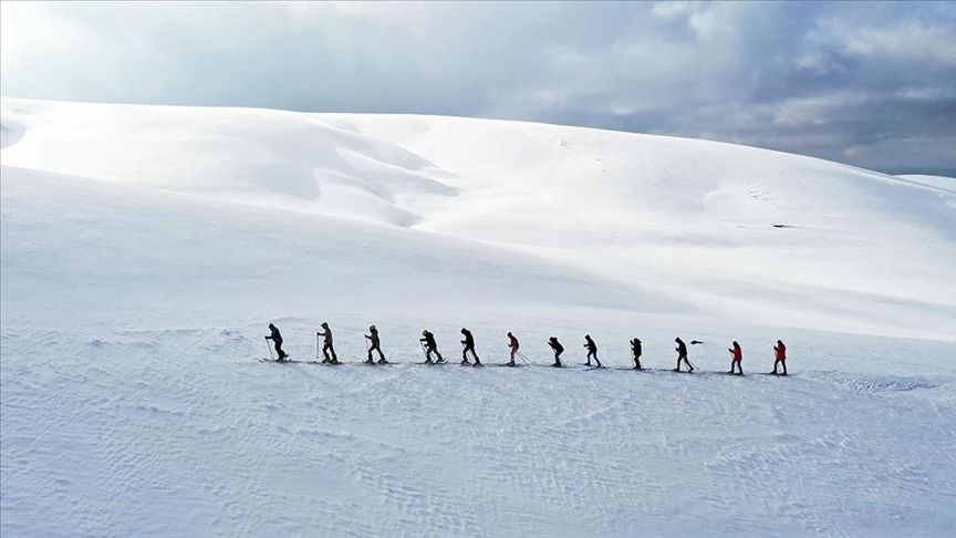 Kayak merkezine kar yağmayınca 2 bin 645 rakımlı Kurtik Dağı