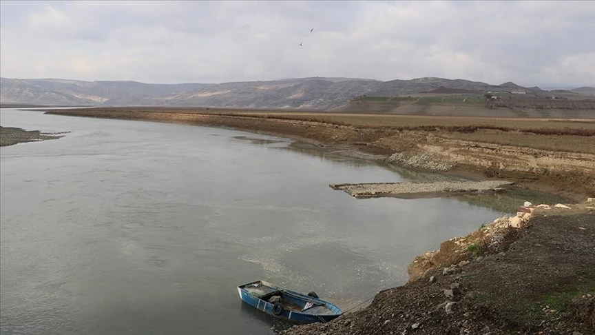 Kuraklık ve yağış azlığının etkisiyle Keban Baraj Gölü