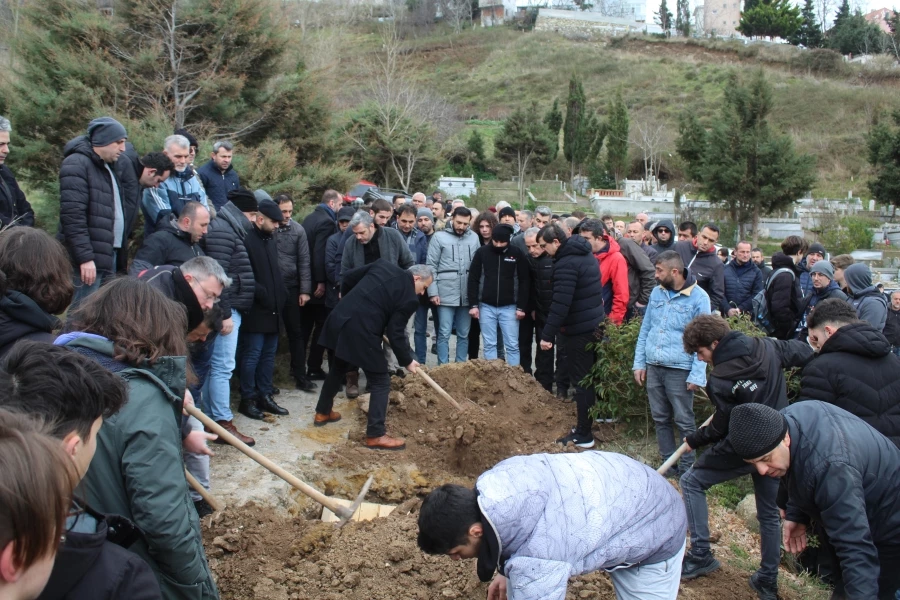 Depremde hayatını kaybeden lise öğrencisi Sinop’ta toprağa verildi