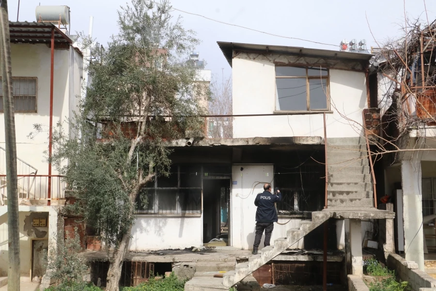 Üst kat komşusu evi yaktı, yaşlı adam canını zor kurtardı 