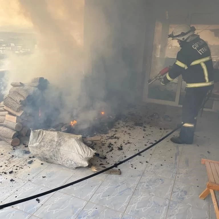 Yalova Çiftlikköy’de apartman dairesi yangını korkuttu
