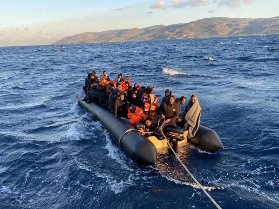 Yunan unsurlarınca ölüme terk edilen 46 kaçak göçmen kurtarıldı 