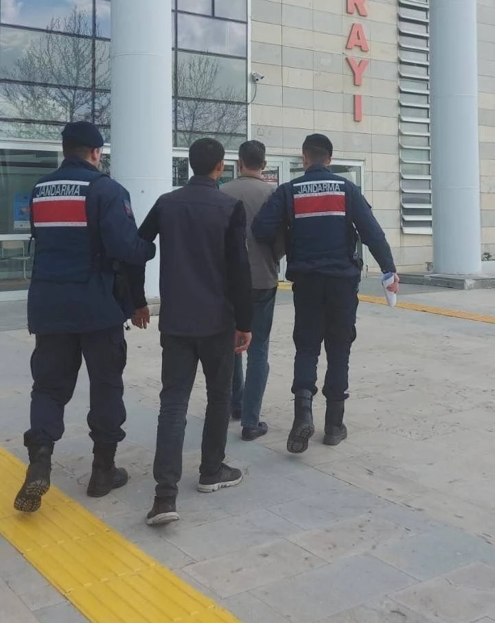  Elazığ’da kesinleşmiş hapis cezası bulunan 2 zanlı yakalandı   