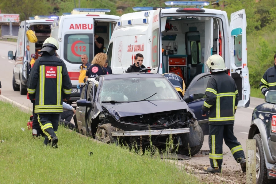 Amasya’da iki kazada 1’i ağır 6 yaralı   