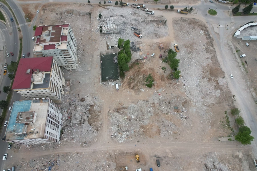 Kahramanmaraş’ta Ebrar Sitesi’nin enkazını kaldırma çalışmaları devam ediyor   