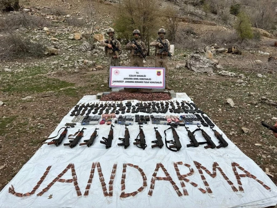  Jandarma, Cudi Dağı’nda çok sayıda mühimmat ve patlayıcı ele geçirdi   