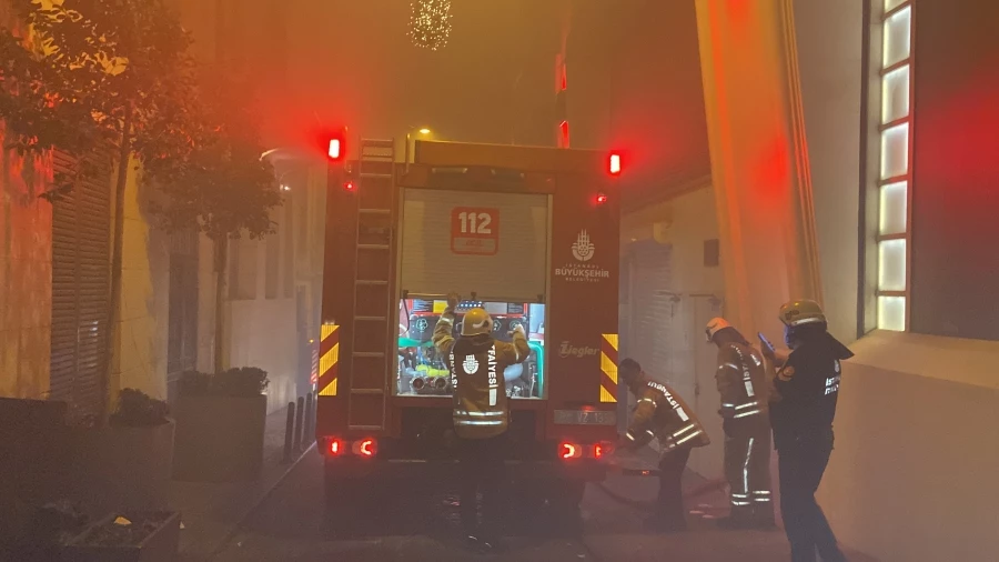Beyoğlu’nda 2 katlı gece kulübünde korkutan yangın