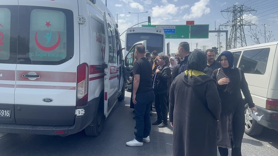 Arnavutköy’de servis aracı kazaya karıştı: 9 yaralı