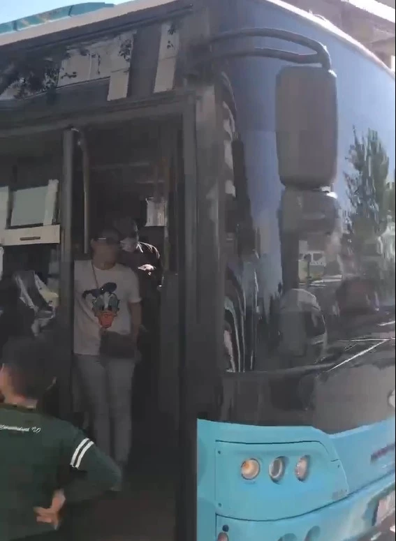 Yolcularla tartışan otobüs şoförü isyan etti