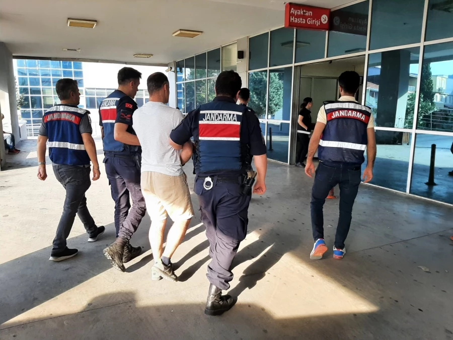 Göçmen kaçakçılarına İzmir merkezli operasyon: 17 gözaltı   