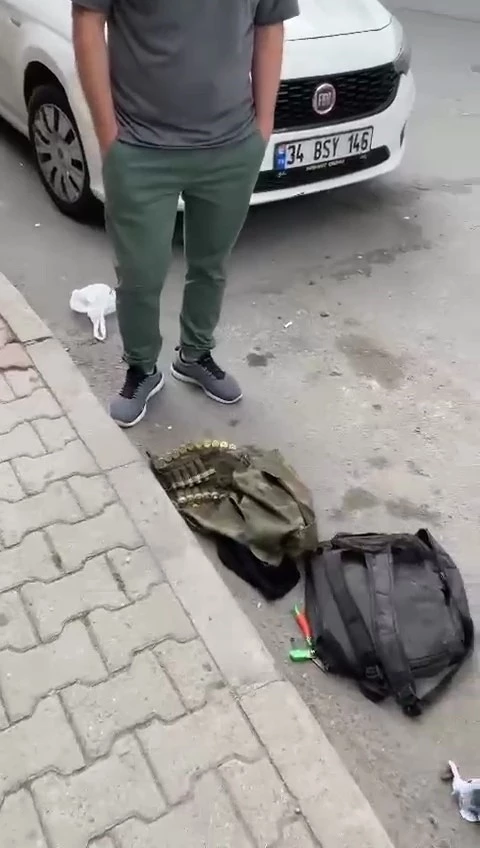 Eyüpsultan’da sokakta bulunan çantadan çok sayıda tüfek fişeği çıktı   