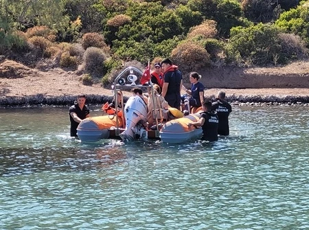 Adada yaralanan vatandaş, botla limana getirildi   