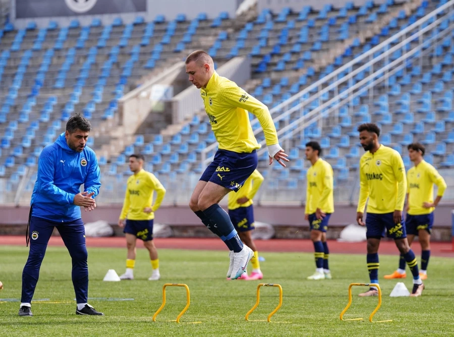 Fenerbahçe, yeni sezon hazırlıklarını sürdürdü   
