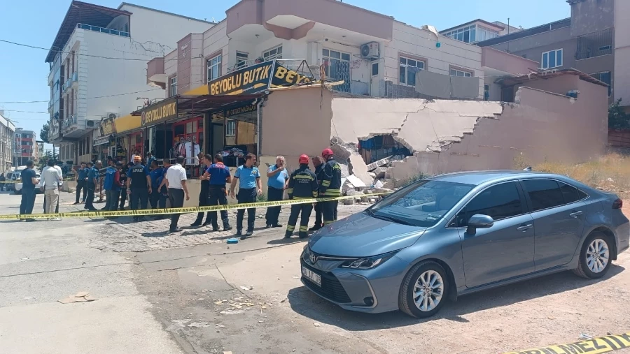 Gaziantep’te iki katlı binanın bahçe duvarı yıkıldı: 5 yaralı 