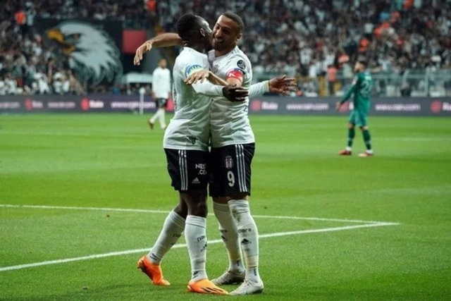 Beşiktaş, Augsburg maçı erken bitirildi