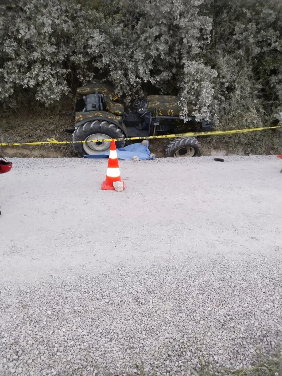 Akhisar’da traktör devrildi: Kadın yolcu hayatını kaybetti   